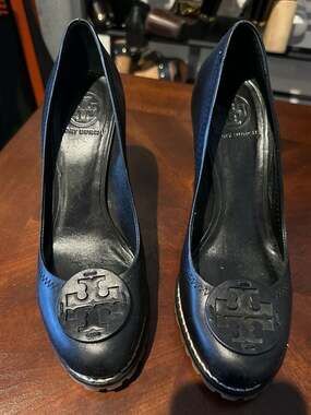 Tory Burch Sullivan Black Leather Platform Lug Sole Pumps